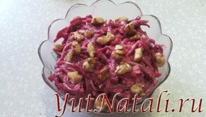 Салат из свеклы с чесноком.